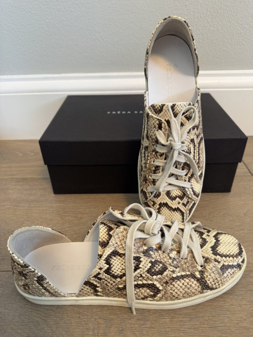 Freda Salvador 7.5 Tan Eda D’Orsay Sneaker Vanilla Snake Print Spain